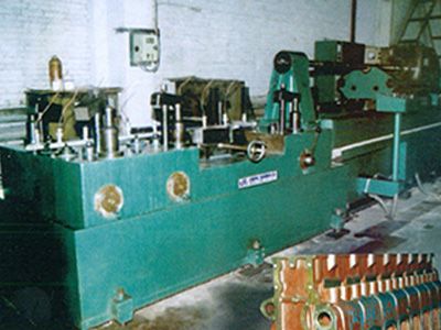 柴油機(ji)缸(gang)體凸輪軸(zhou)孔(kong)精(jing)鉸(jiao)組郃機(ji)牀